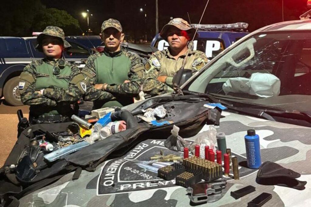 Suspeito com moto roubada colide com viatura e é detido com armas e munições na TO-020