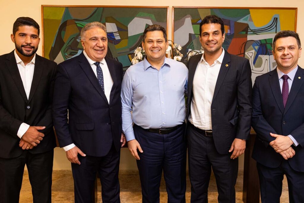 Governador Laurez Moreira busca apoio no Congresso para projetos estratégicos do Tocantins