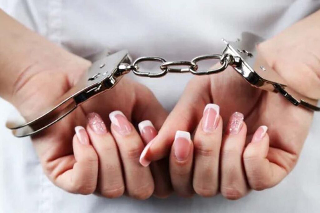 Mulher é presa suspeita de furtar mais de R$ 10 mil de idoso em Palmas