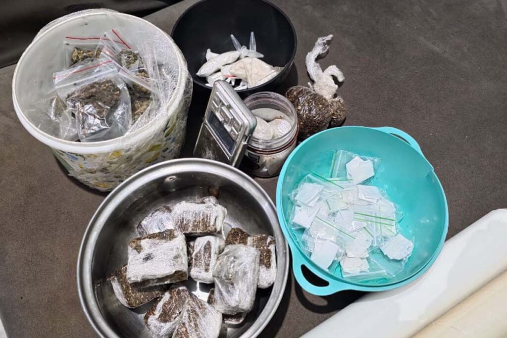 Polícia prende dois suspeitos de tráfico de drogas em Palmas e apreende cocaína, maconha e crack