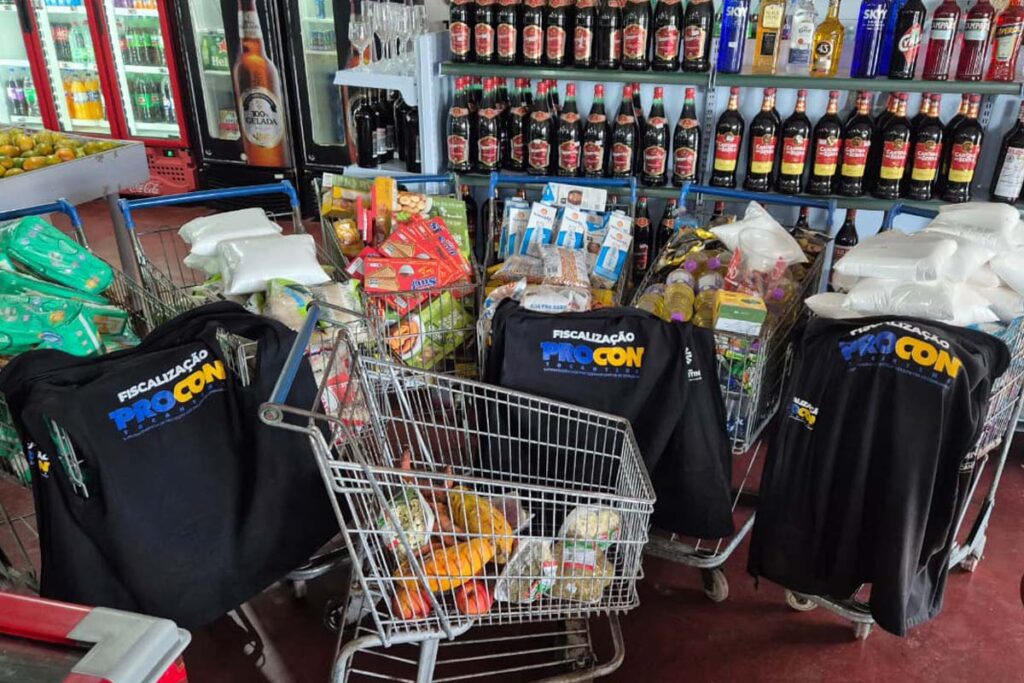 Procon apreende 767 produtos vencidos em mercado de Cristalândia