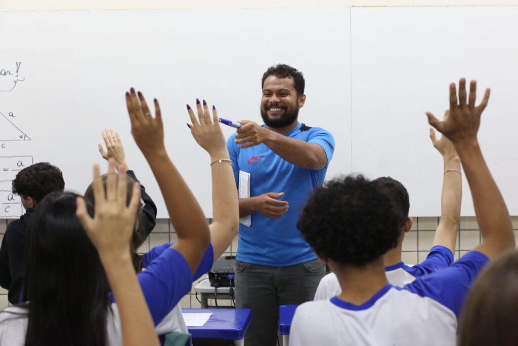 Programa #TOnoEnem 2025 oferece preparação gratuita para Enem, Exato e vestibulares