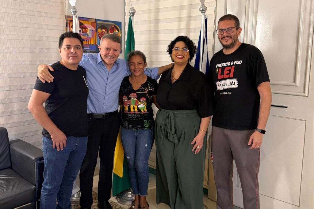 Sindicato e Coletivo SOMOS se reúnem com prefeito de Palmas para discutir pautas da educação
