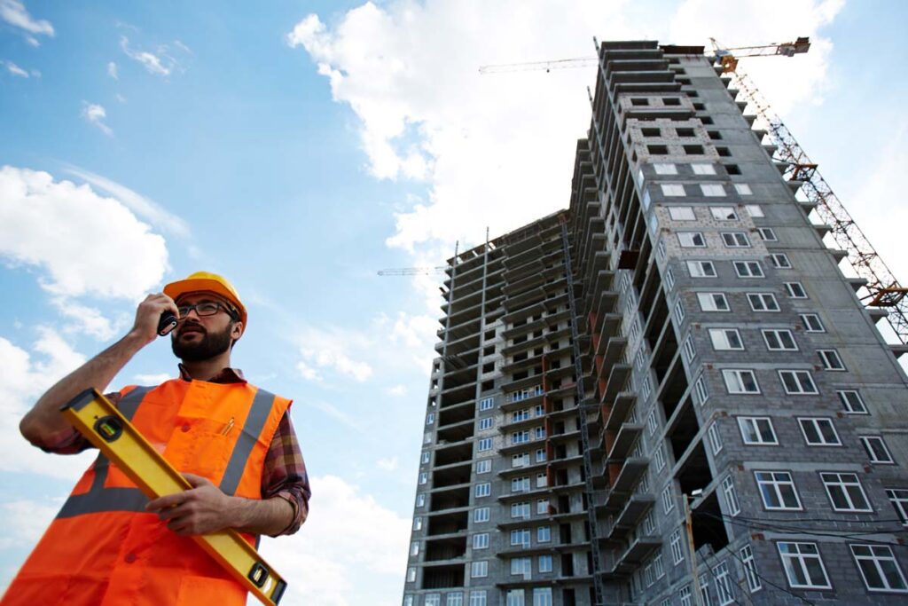 Brasil enfrenta crise histórica de falta de mão de obra na construção civil