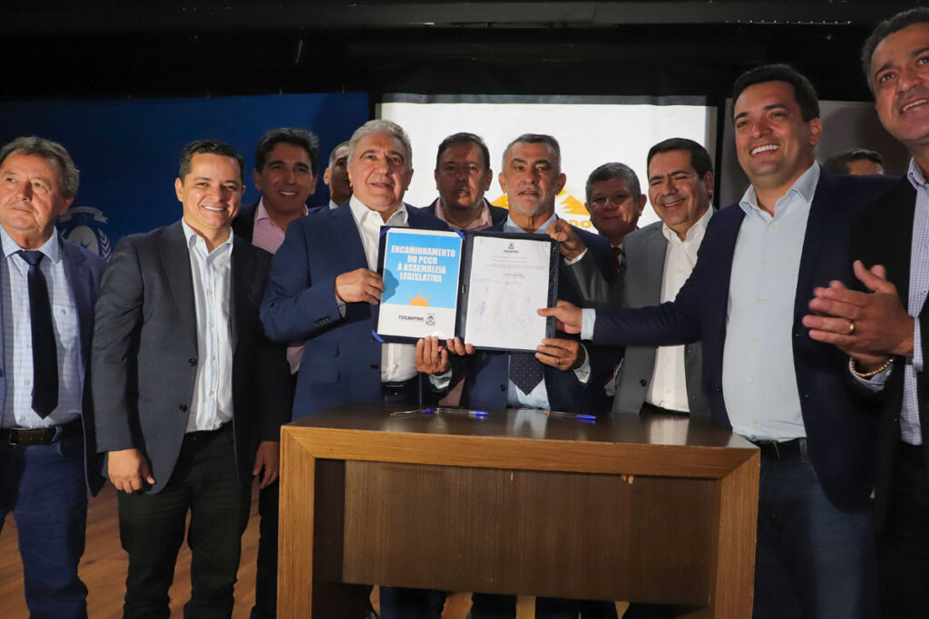 Governador do Tocantins anuncia envio do novo PCCR da Educação à Assembleia Legislativa