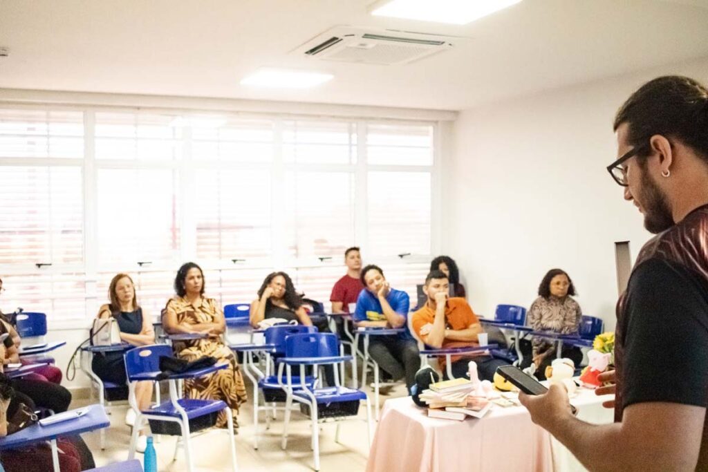Oficina gratuita de vídeos curtos capacita professores da Escola de Tempo Integral Luiz Nunes, em Palmas