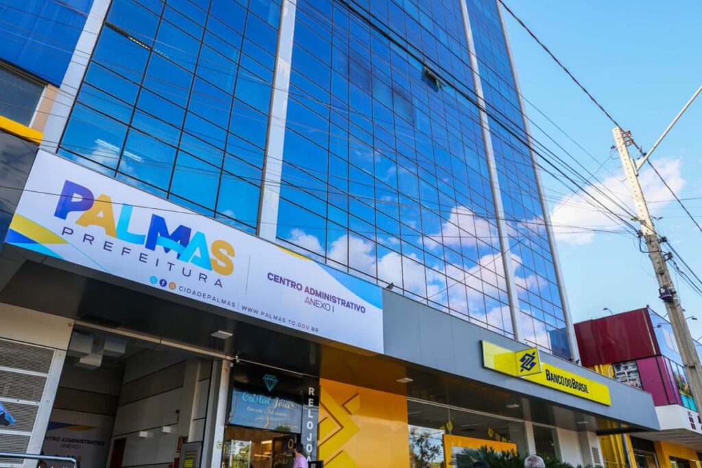 Prefeito Eduardo Siqueira Campos extingue 12 órgãos e promove ampla reforma administrativa em Palmas