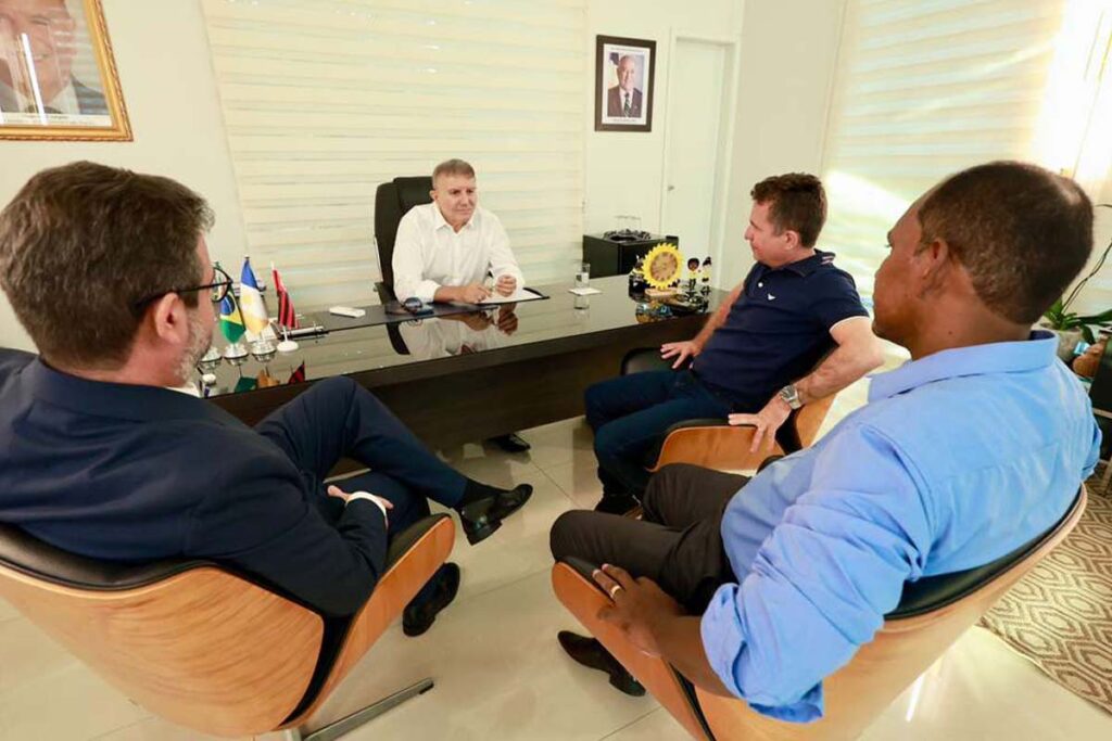 Prefeito de Palmas anuncia pagamento de progressões e piso do magistério a servidores municipais