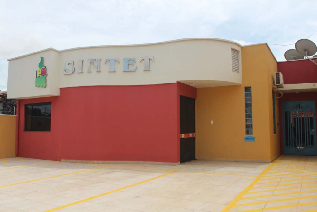 Professores de Palmas cobram pagamento do piso nacional e reajustes salariais atrasados