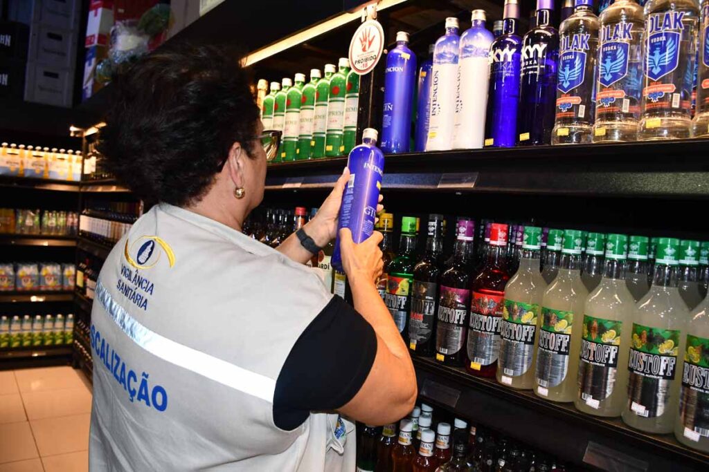 Tocantins intensifica fiscalização de bebidas alcoólicas para prevenir intoxicações por metanol