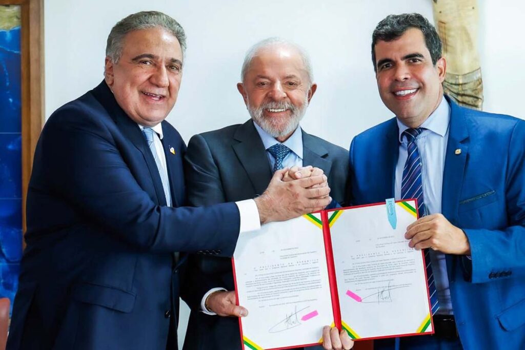 Lula sanciona leis que criam novas rotas turísticas no Tocantins; Laurez Moreira participa da cerimônia