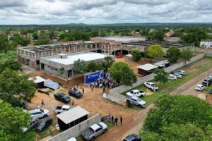 Durante a agenda em Luzimangues, o governador vistoriou as obras da Escola de Tempo Integral da região, que atualmente estão com 44,29% de execução.