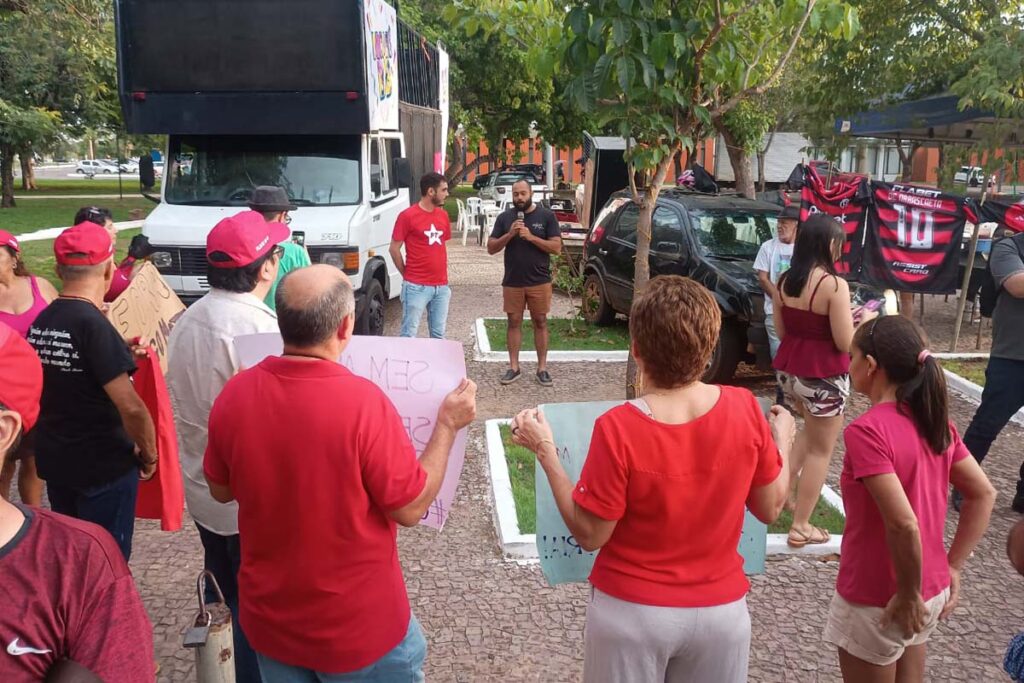 Manifestantes protestam em Palmas contra aprovação do PL da Dosimetria
