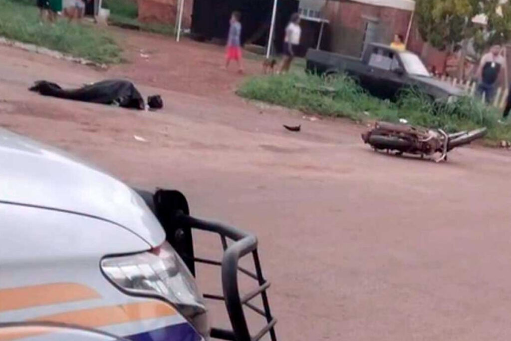 Mulher morre e adolescente fica ferida após acidente entre moto e carro em Luzimangues