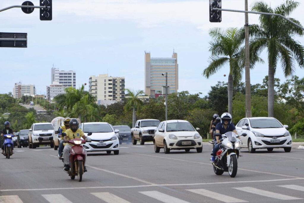 Prazo para licenciamento de veículos com placas finais 0 e 9 termina na segunda-feira (15)