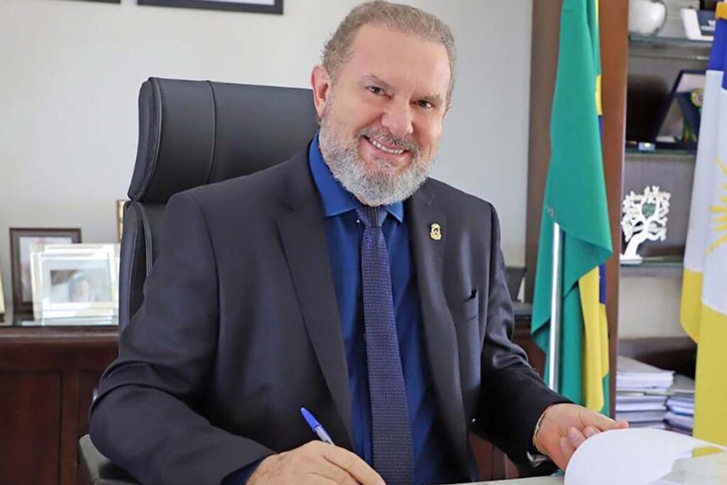 Carlesse entra em embate entre Wanderlei e Laurez e acusa governador de repetir práticas do passado