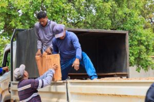 Entrega de telhas no Taquari