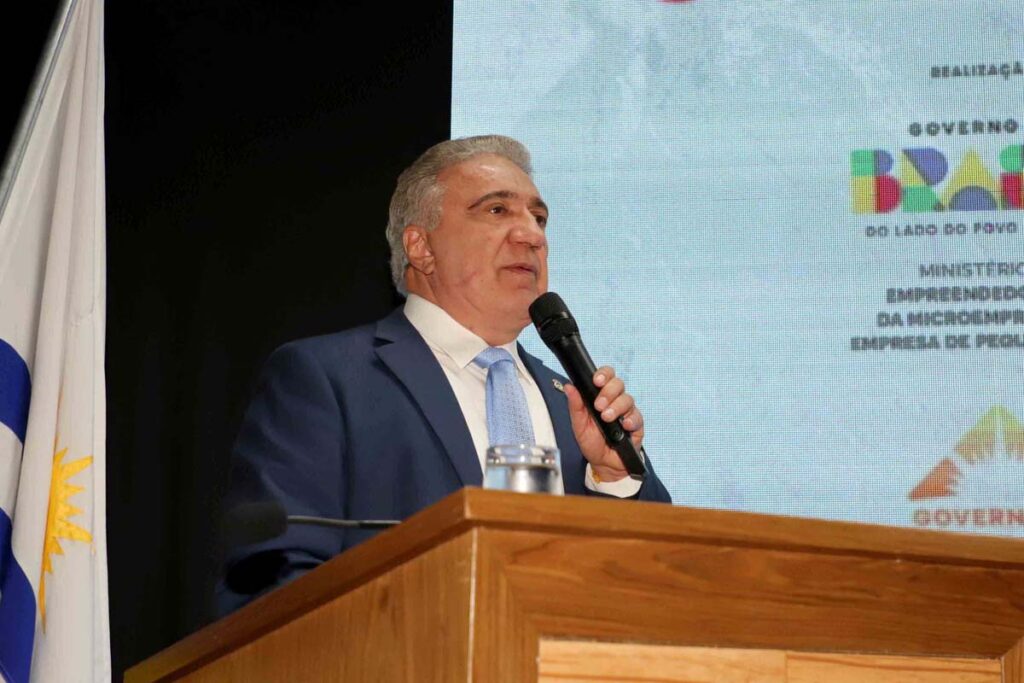 Gabinete de Laurez Moreira é transferido do Palácio Araguaia para prédio comercial