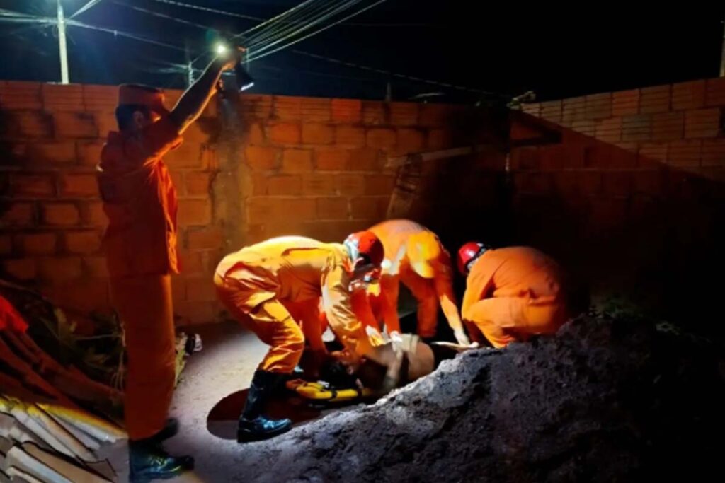 Jovens são resgatados pelos bombeiros após caírem em poço de seis metros em Gurupi