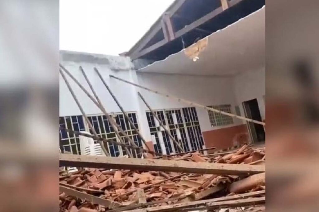 Teto de centro paroquial desaba após fortes chuvas em Santa Tereza do Tocantins