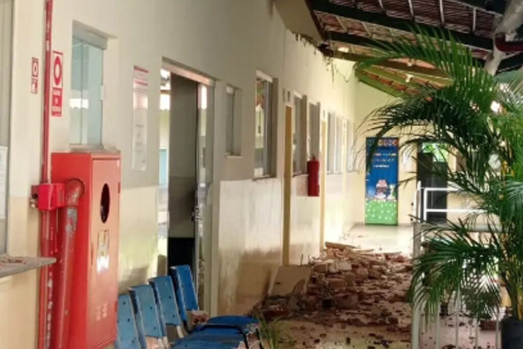 Teto de escola municipal desaba durante matrículas no setor Bela Vista, em Palmas