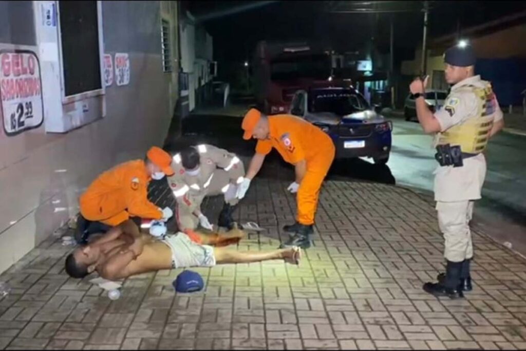 Dois homens são baleados após ataque a tiros na Praça da Bandeira, em Araguaína