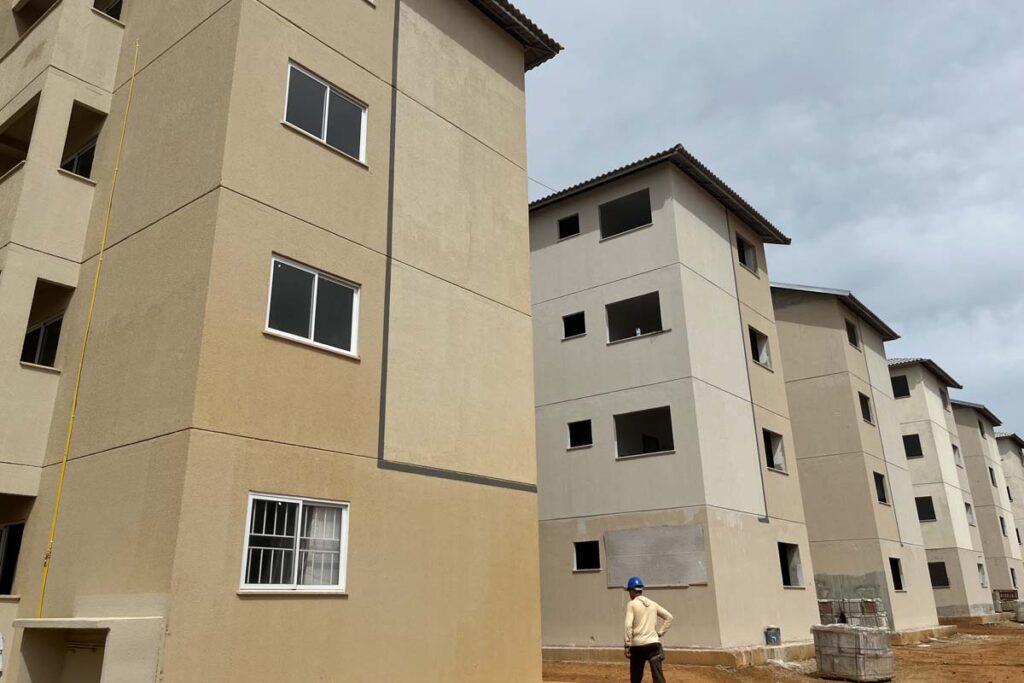 Residenciais Parque dos Ipês, em Palmas, com apartamentos do programa Minha Casa, Minha Vida em fase final de construção.