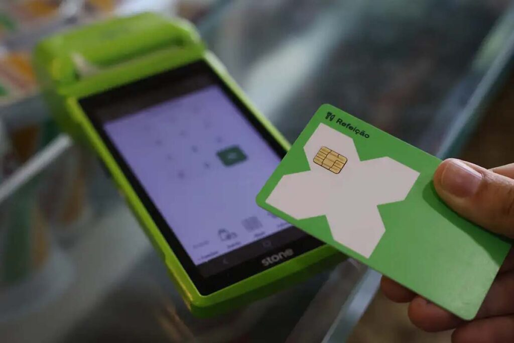 Vale-refeição e vale-alimentação têm novas regras em 2026; veja o que muda no PAT