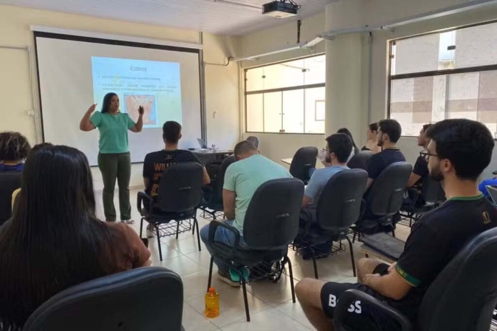 Concurso da UFNT oferece 24 vagas para professor com salários de até R$ 14,9 mil