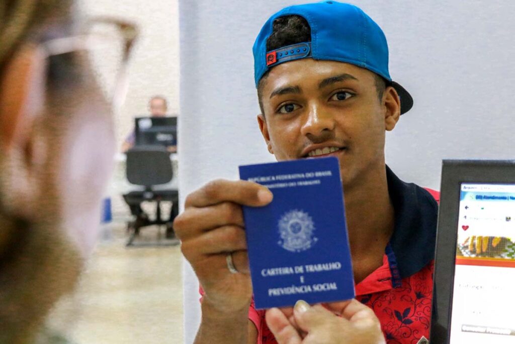 Tocantins cria 7,4 mil empregos em 2025, mas alta rotatividade preocupa empresas