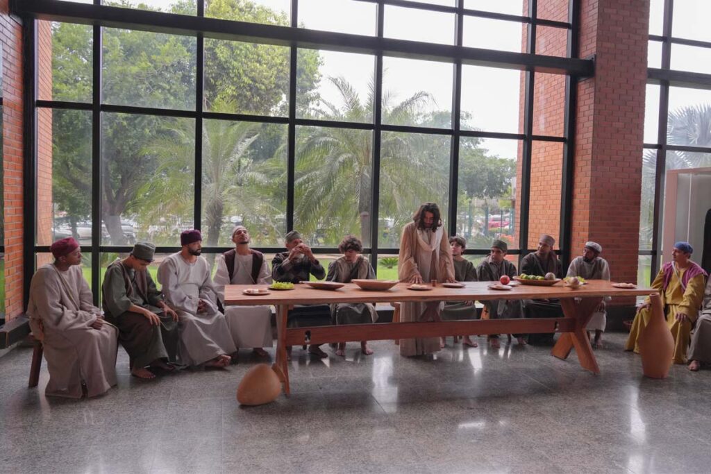 Paixão de Cristo em Palmas reúne fé, cultura e solidariedade na Praça dos Girassóis