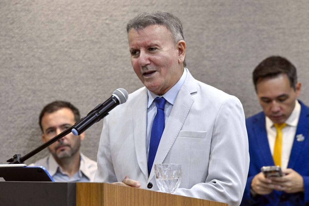 Prefeito de Palmas, Eduardo Siqueira Campos, passa por procedimento cardíaco de emergência e está na UTI