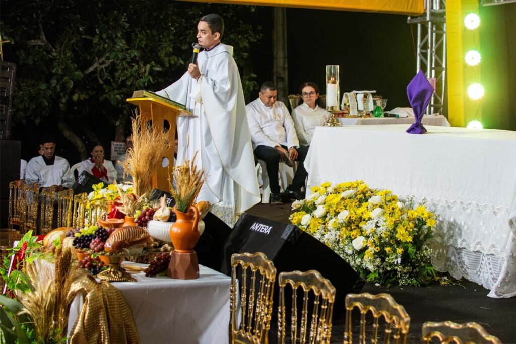 Semana Santa reúne multidão na Serra do Estrondo em Paraíso com Missa do Lava-pés