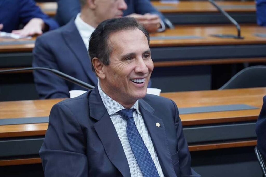 Carlos Gaguim regulariza documentos e PRE passa a defender candidatura ao Senado