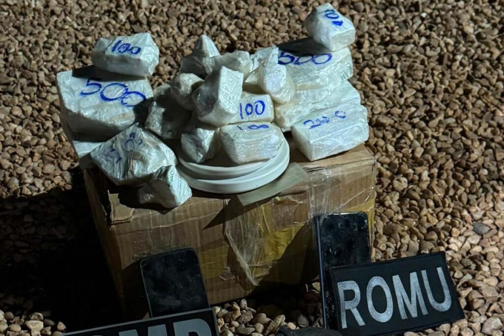 Romu prende dois homens e apreende cerca de 5 kg de cocaína e revólver em Palmas