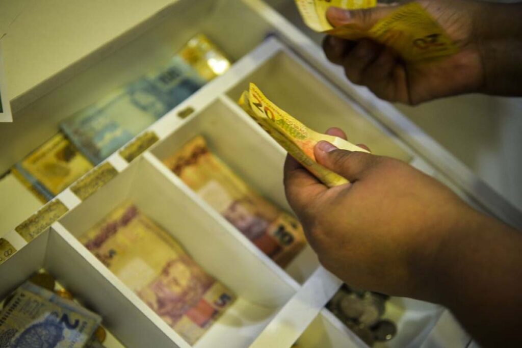 Salário mínimo pode chegar a R$ 1.741 em 2027